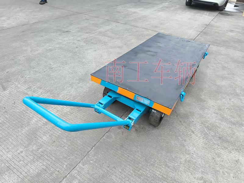 3吨小型金沙·金沙（中国）官方网 带橡胶垫工具车