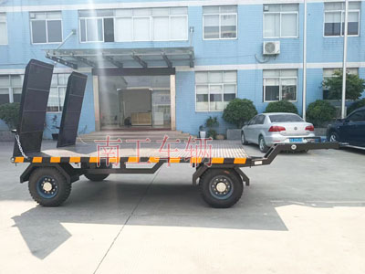 3吨带爬梯工业牵引金沙·金沙（中国）官方网4I.jpg