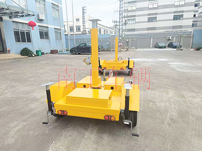 1763516999994785.jpg 手动升降广告拖车 移动式拖车底盘2I.jpg